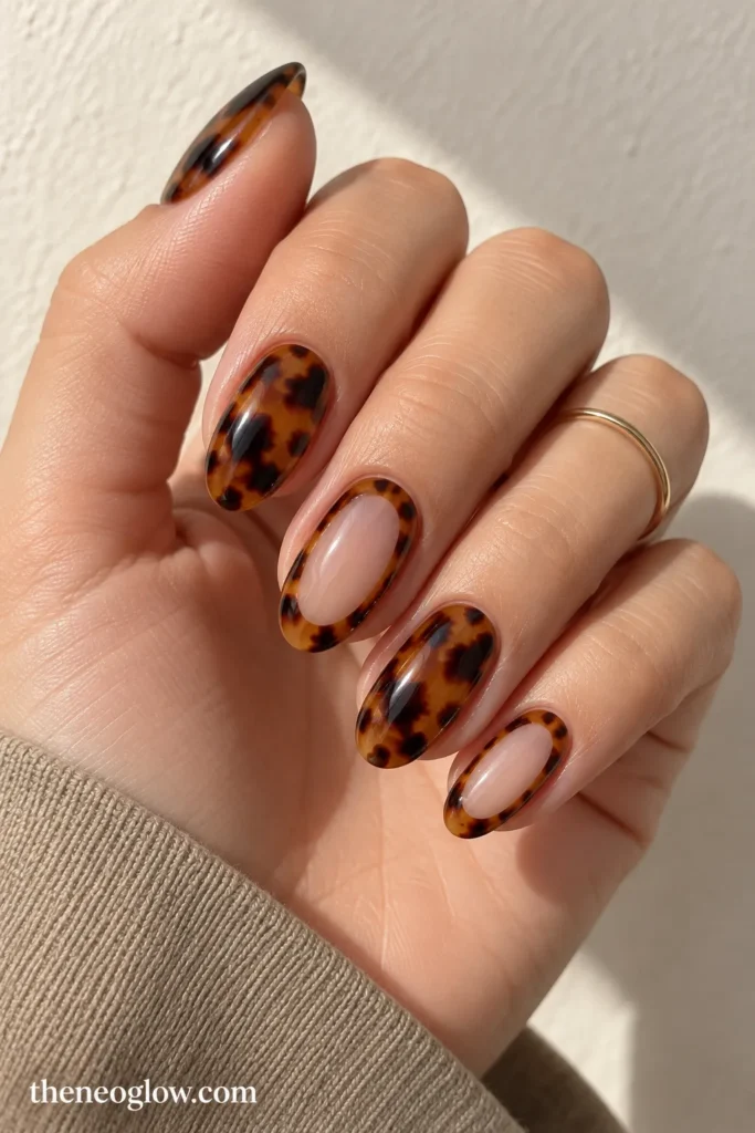 Alternating full-cover tortoiseshell nails and tortoiseshell frames with sheer open centers.